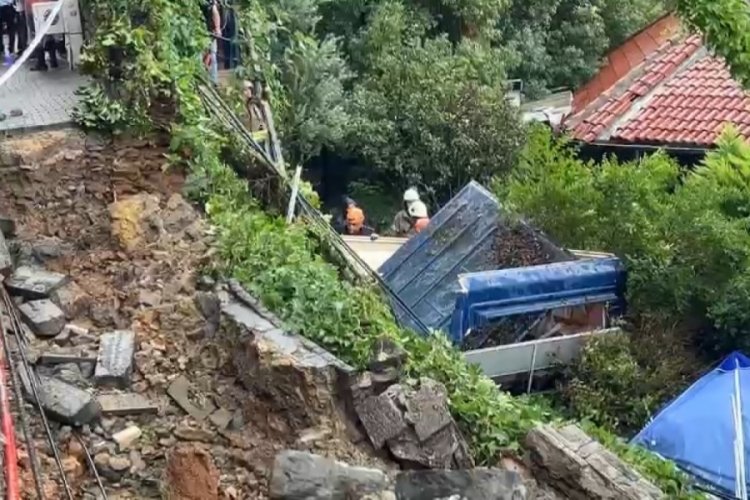 İstinat duvarı &ccedil;&ouml;kt&uuml;: 1 kişi g&ouml;&ccedil;&uuml;k altında kaldı