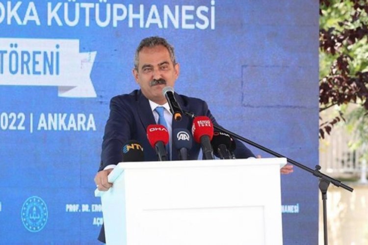 Bakan &Ouml;zer: 2021'in sonunda k&uuml;t&uuml;phanesiz okul bırakmadık