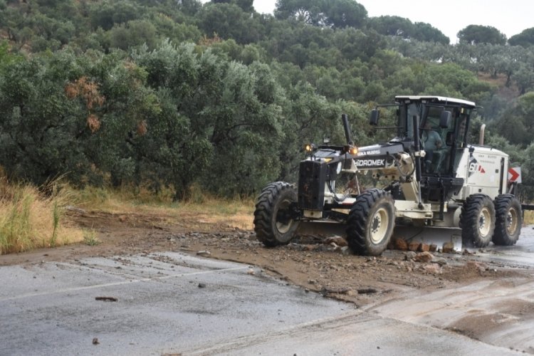 Bursa'da kapanan yollara Gemlik Belediyesi yetişti