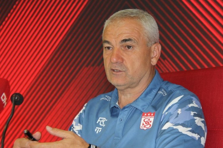 Sivasspor Teknik Direkt&ouml;r'&uuml; &Ccedil;alımbay, hakemlere tepki g&ouml;sterdi