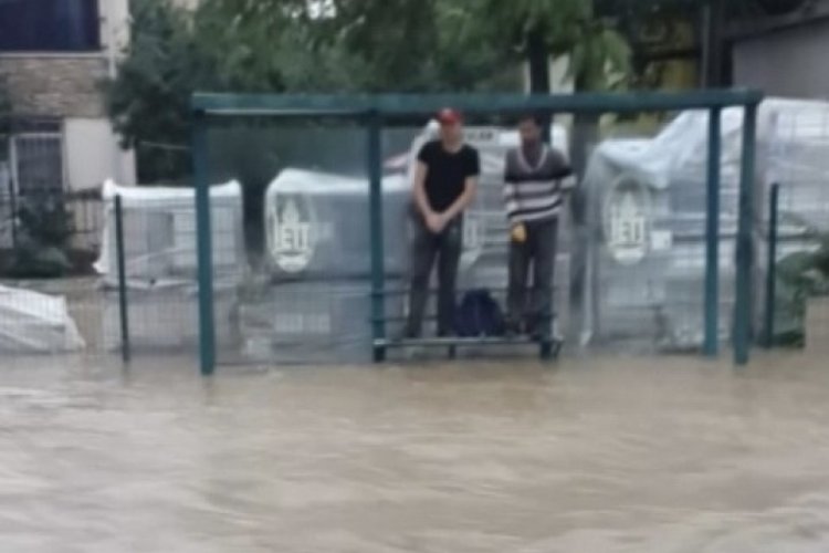 İstanbul Beykoz'da K&uuml;&ccedil;&uuml;ksu Deresi taştı