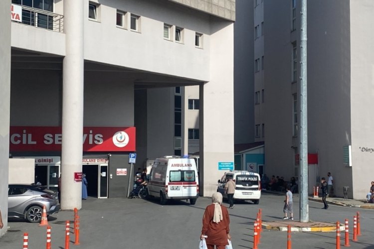 Direğe &ccedil;arpan motosikletin s&uuml;r&uuml;c&uuml;s&uuml; yaşamını yitirdi