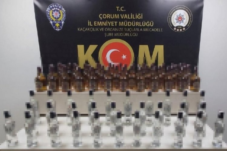 &Ccedil;orumda yapılan aramada 80 şişe ka&ccedil;ak i&ccedil;ki ele ge&ccedil;irildi