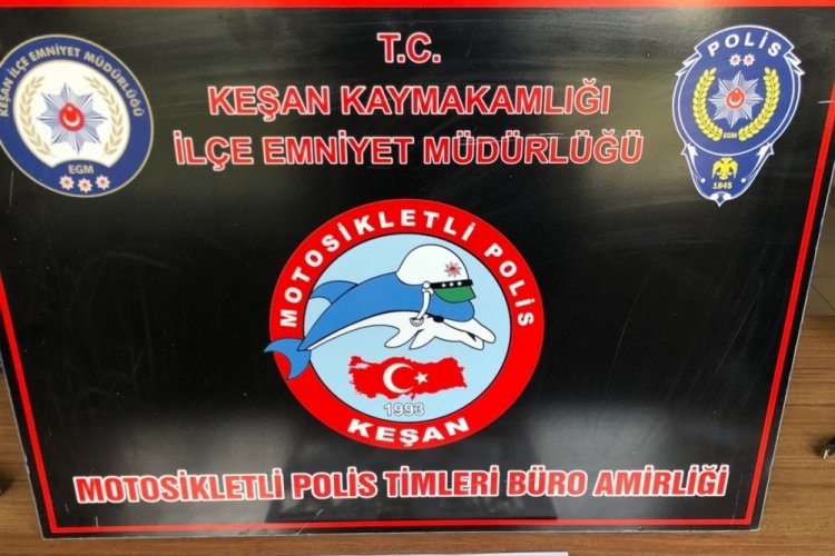 Polisin ş&uuml;phe ile durdurduğu 2 kişinin &uuml;zerinde uyuşturucu bulundu