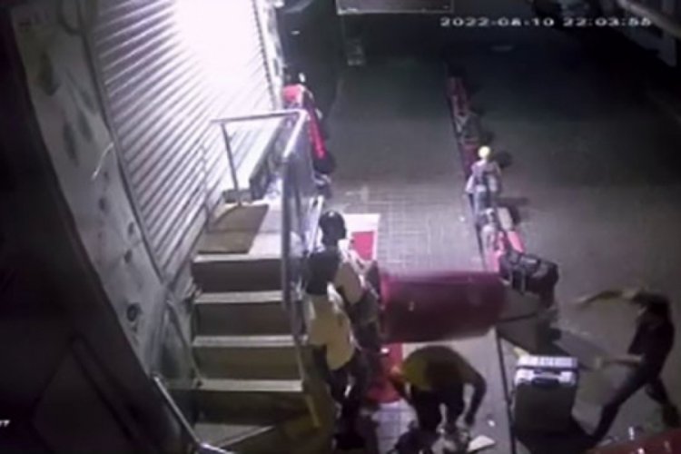 Bavulu hırsızın kafasında kırdı