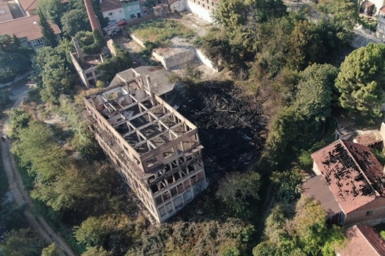 Bursa'da yanan tarihi fabrikadan geriye kalanlar g&ouml;r&uuml;nt&uuml;lendi