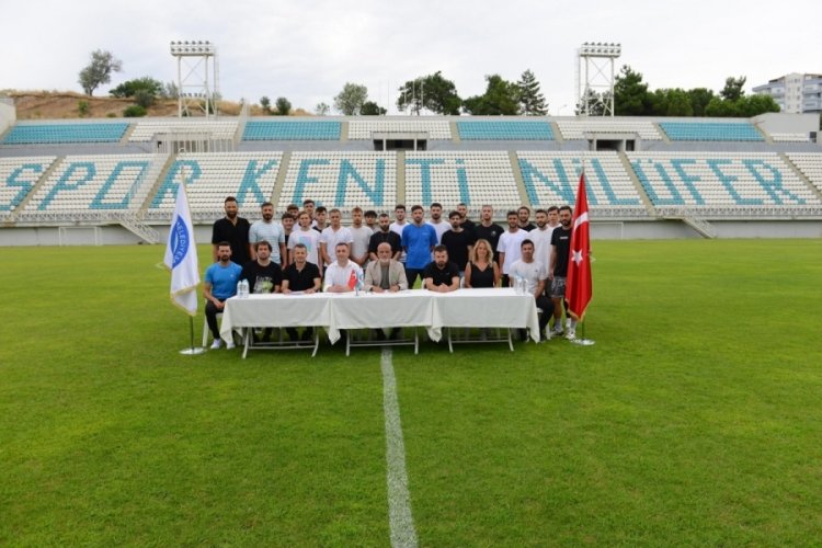 Nil&uuml;fer Belediyespor futbol branşını yeniden faaliyete ge&ccedil;irdi