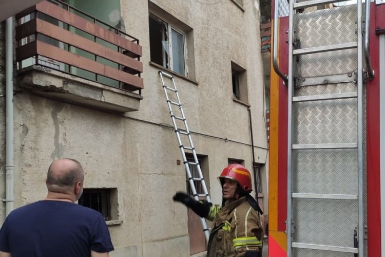 Bursa'da metruk binadan gelen g&uuml;r&uuml;lt&uuml; ekipleri harekete ge&ccedil;irdi
