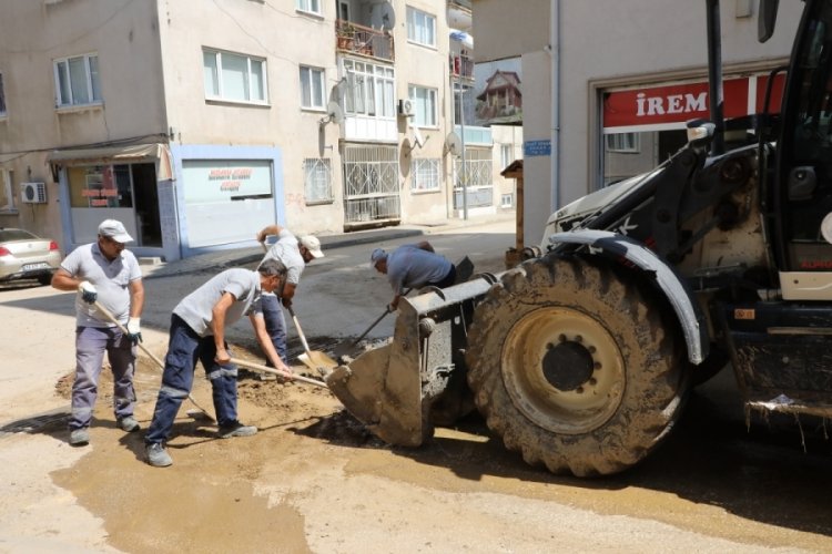 Bursa Mudanya'da yaşanan selin ardından &ccedil;alışmalar s&uuml;r&uuml;yor