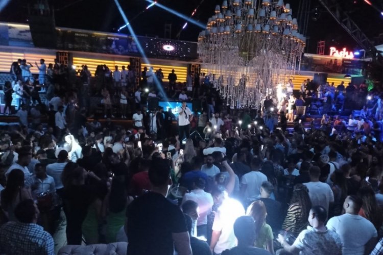 Mero'nun sahne aldığı eğlence mekanı doldu taştı