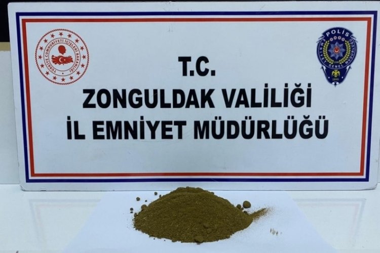 Polislerden ka&ccedil;an uyuşturucu satıcıları yakalandı
