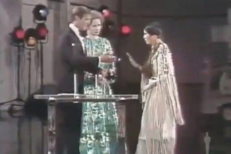 Oskar Akademisi'nden Sacheen Littlefeather'e 50 yıl sonra &ouml;z&uuml;r