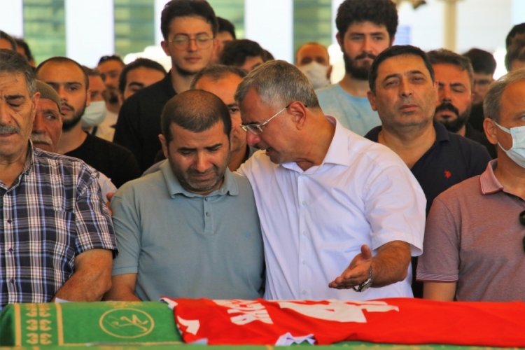 Ankara'daki fırtınada hayatını kaybeden stajyer gen&ccedil; son yolculuğuna uğurlandı