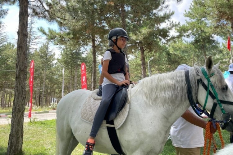 &Ccedil;ocuklar "Pony Club" ile buluştu