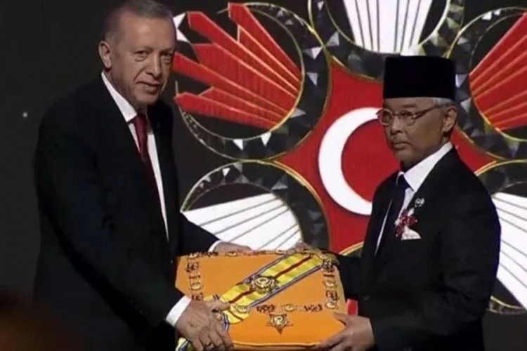 Cumhurbaşkanı Erdoğan'dan Malezya Kralına Devlet Nişanı