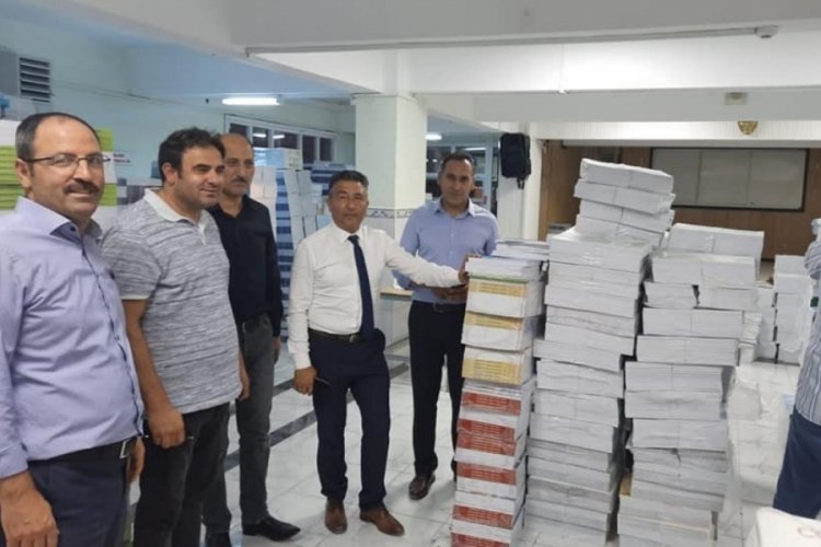 Ders kitapları okullara ulaştırılmaya başladı