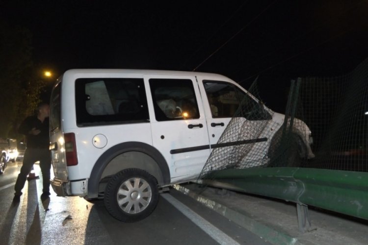 Bursa'da ticari ara&ccedil; metro rayına u&ccedil;tu: 1 yaralı