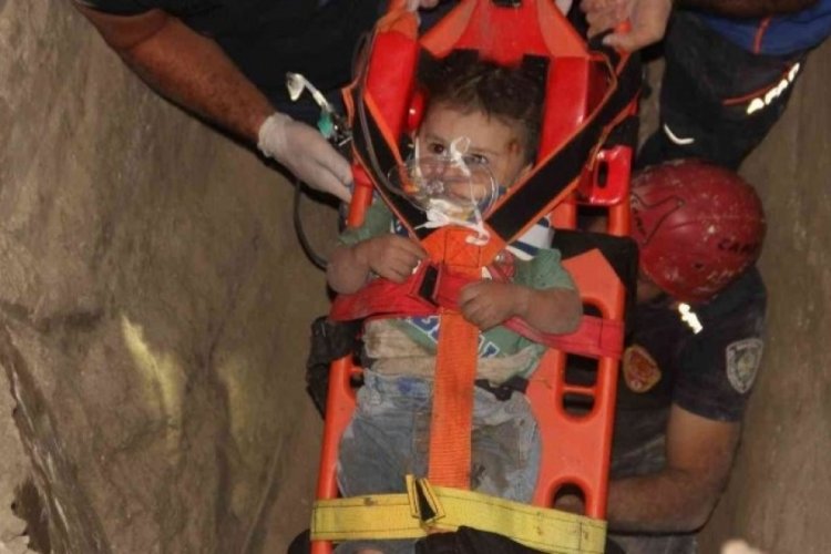 Kuyuya d&uuml;şen bebek 4 saat sonra kurtarıldı