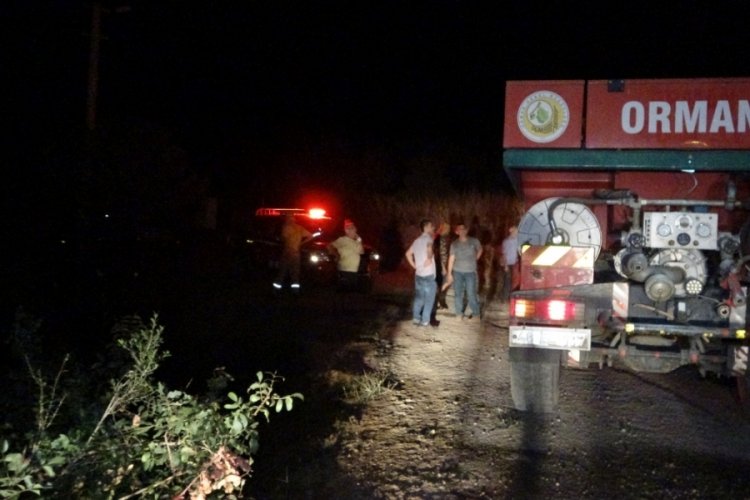 Tarım arazisinde &ccedil;ıkan yangın b&uuml;y&uuml;meden s&ouml;nd&uuml;r&uuml;ld&uuml;