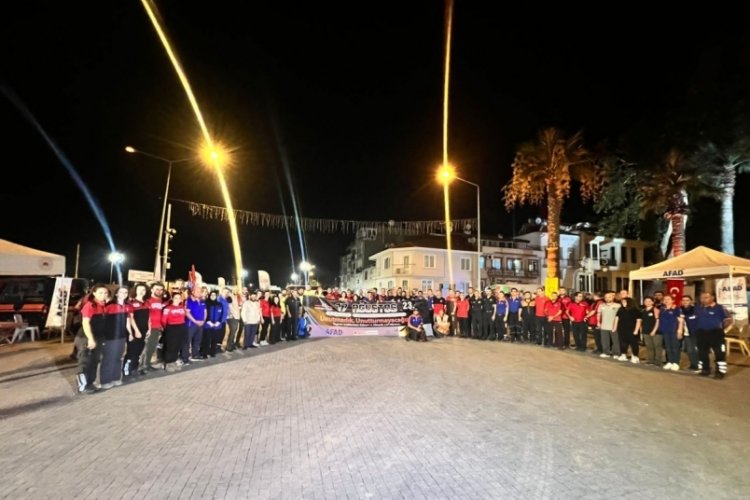 Bursa'da 17 Ağustos depreminin 23. yıl d&ouml;n&uuml;m&uuml; i&ccedil;in anma t&ouml;reni d&uuml;zenlendi