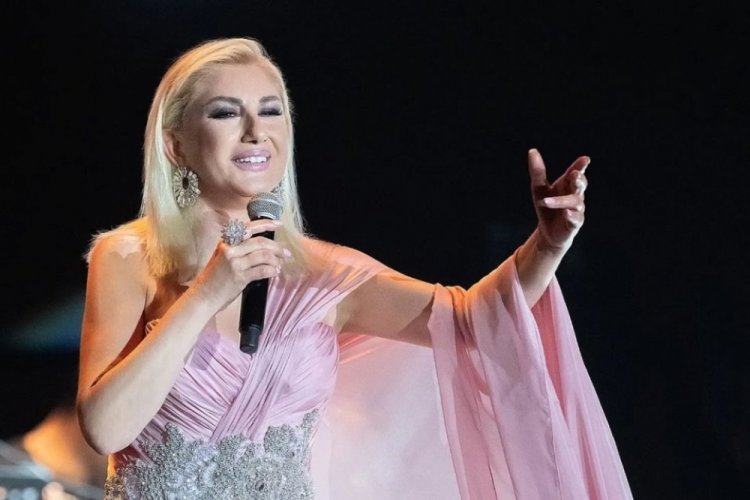 Muazzez Ersoy'dan mayolu pozlar geldi