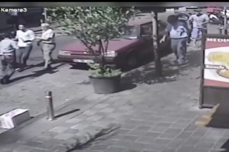 Kasap denetime gelen ekibe bı&ccedil;akla saldırdı