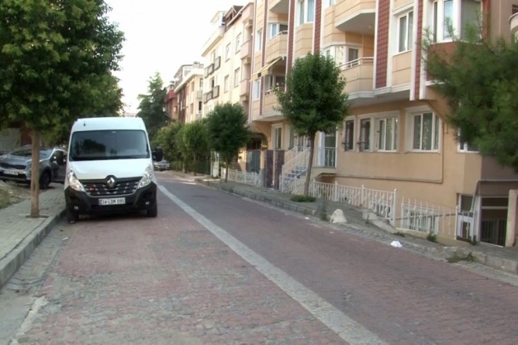 Eski eşinin sevgilisini defalarca bı&ccedil;aklayıp boğazını kesmeye &ccedil;alıştı