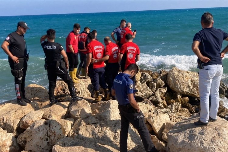 Denizde boğulma tehlikesi ge&ccedil;iren kişi hastanede hayatını kaybetti