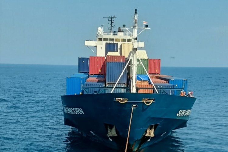 İstanbul Boğazı'nda gemi arızası, kurtarma ekipleri sevk edildi