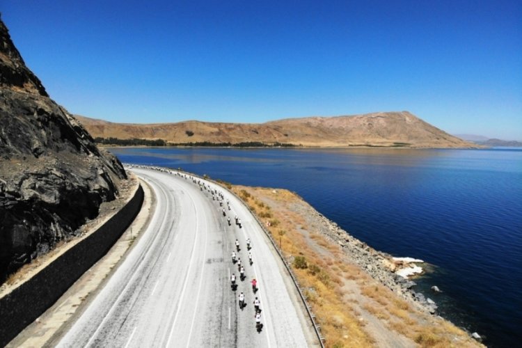 Van Denizi Bisiklet Festivalinde 140 kilometre geride kaldı