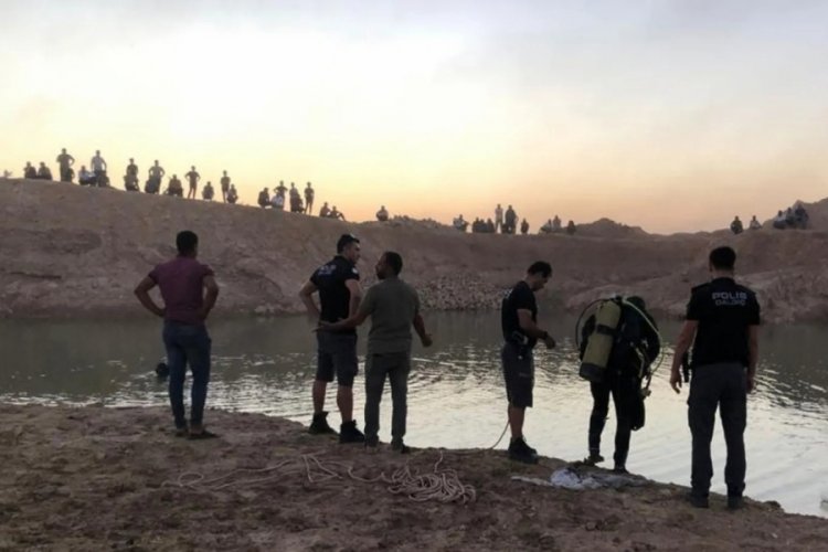 Serinlemek i&ccedil;in g&ouml;lete giren kuzenler boğuldu