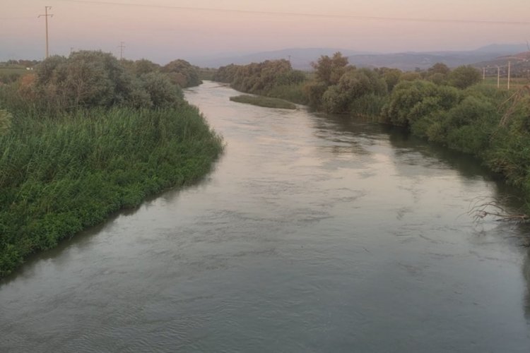 Atıyla birlikte nehre giren kişi kayboldu