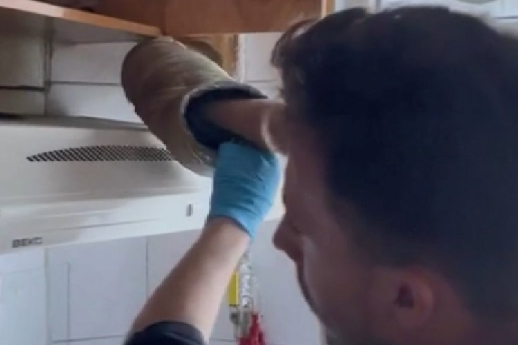 Ev sahibinin anahtarını &ccedil;oğaltıp kasasını boşalttı