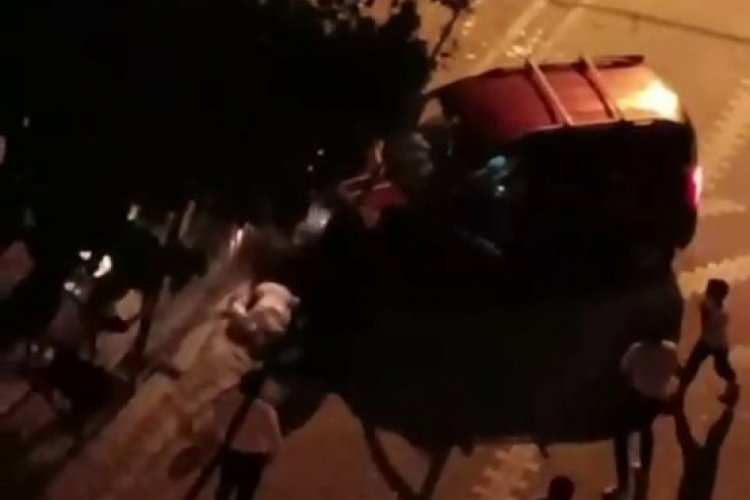Acemi şof&ouml;r&uuml;n &ccedil;arptığı kadının bacağı koptu