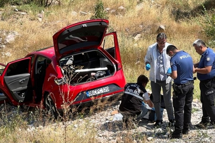 Ankara'da 3 otomobil &ccedil;arpıştı: 1 &ouml;l&uuml;, 4 yaralı
