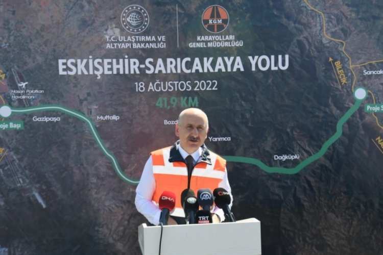 Bakan Karaismailoğlu: Eskişehir-Sarıcakaya yolunu 2023'te hizmete a&ccedil;acağız