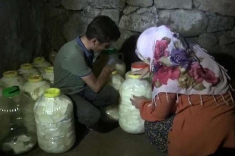 Erzaklarını buzdolabı yerine toprakta muhafaza ediyorlar