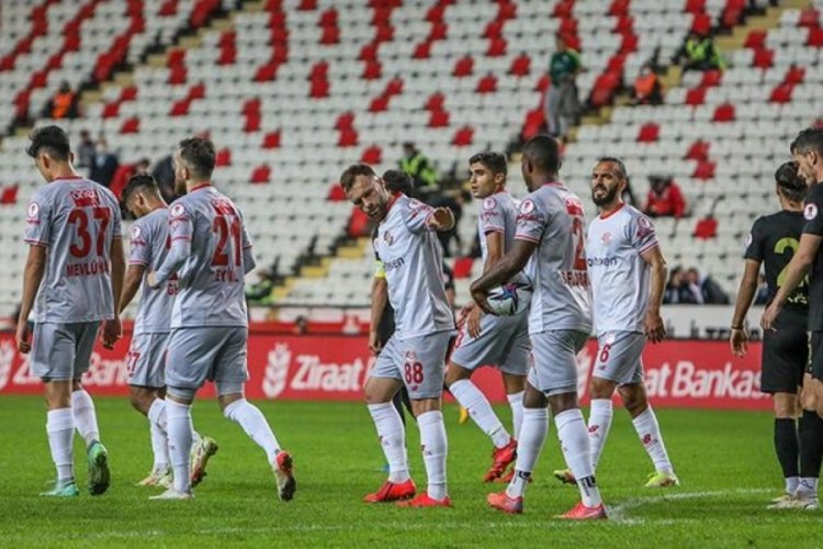 Trabzonspor ve Antalyaspor karşılaşması yarın Antalya'da oynanacak