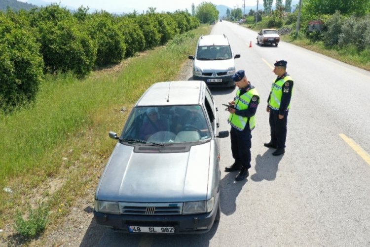 Muğla'da jandarma huzur i&ccedil;in yollarda