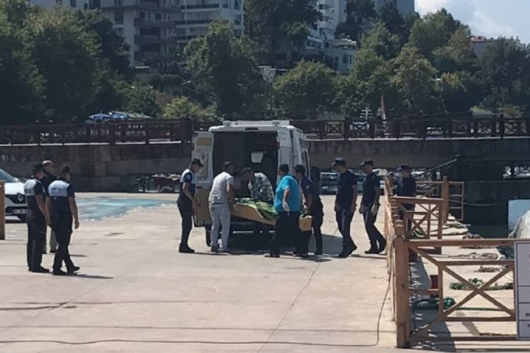 Denize giren yaşlı adamın cansız bedenine ulaşıldı