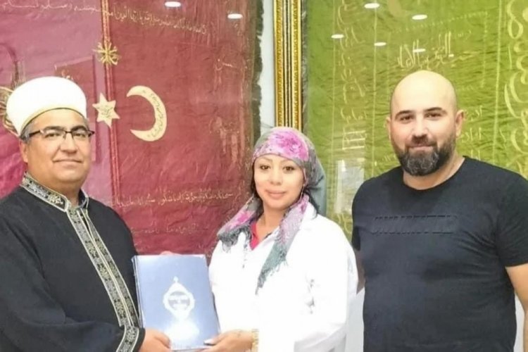 Ekvator'dan arkadaşını ziyarete geldi, m&uuml;sl&uuml;man oldu