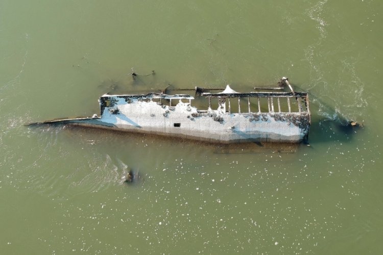 Tuna Nehri'ni kuraklık vurunca 2. D&uuml;nya Savaşı'nda batan gemi ortaya &ccedil;ıktı