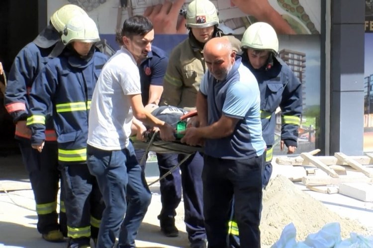 İstanbul'da tadilat sırasında merdiven &ccedil;&ouml;kt&uuml;: 1 yaralı