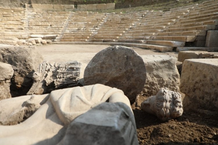 D&uuml;zce'deki kazıda Apollo heykeli bulundu