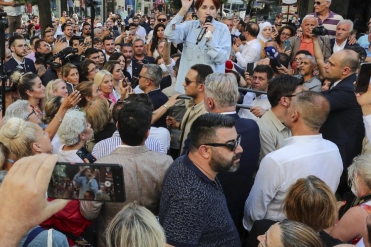 İYİ Parti lideri Akşener, Zeytinburnu'nda vatandaşlarla bir araya geldi!