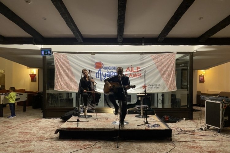 Bursa'da Haluk Levent'ten diyabetli &ccedil;ocuklara s&uuml;rpriz konser