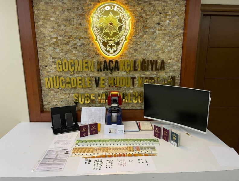 3 yabancı uyruklu şahıs resmi belgede sahtecilik yapmaktan yakalandı