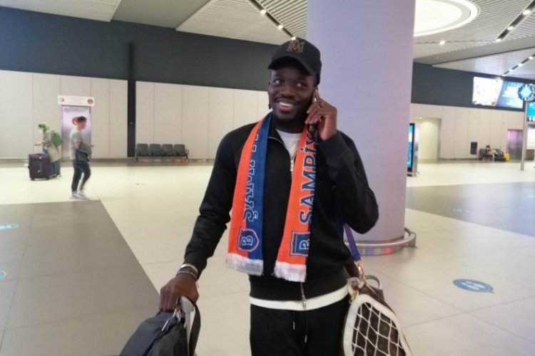 Medipol Başakşehir'in yeni oyuncusu  Bertrand Traore, İstanbul'a geldi