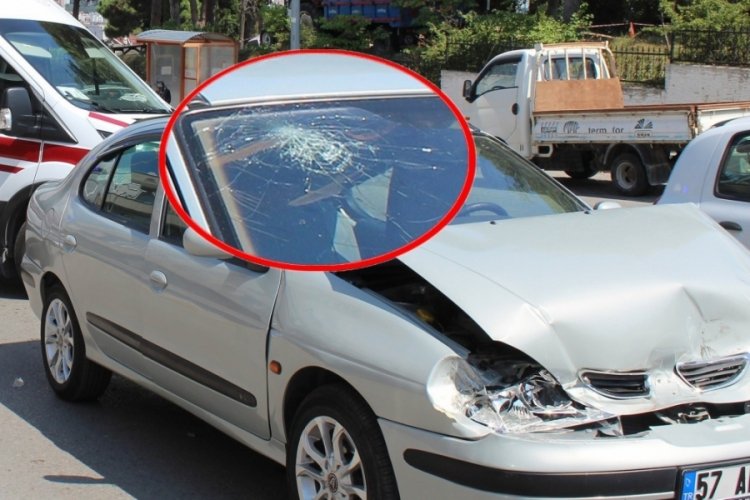 Sinop'ta kaza: Kafasını cama &ccedil;arpan yolcu yaralandı