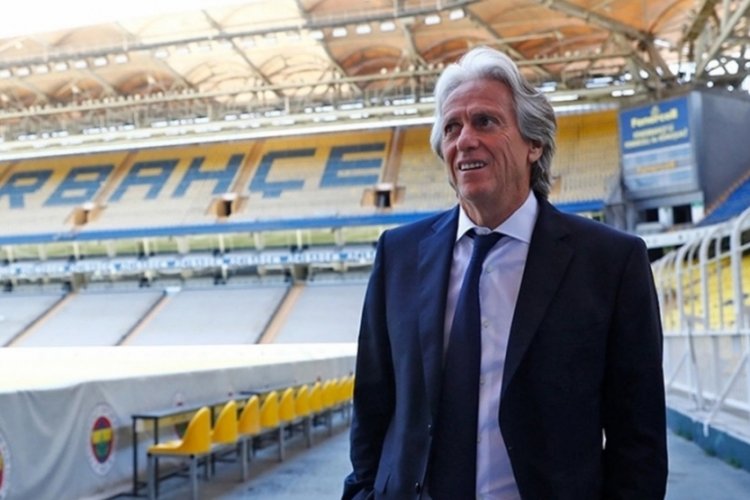 Fenerbah&ccedil;e'ye santrfor i&ccedil;in tecr&uuml;beli isim &ouml;nerildi, karar Jesus'ta